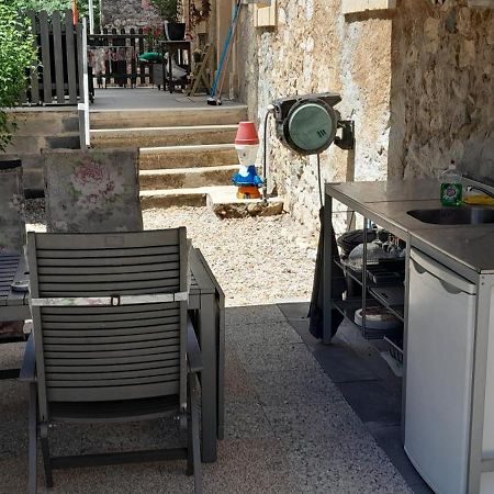Sur La Bonnefooi Bed and Breakfast Prades-sur-Vernazobre Εξωτερικό φωτογραφία